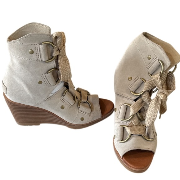 Sorel Stylish Cream Wedge Sandals - Picture 3 of 7
